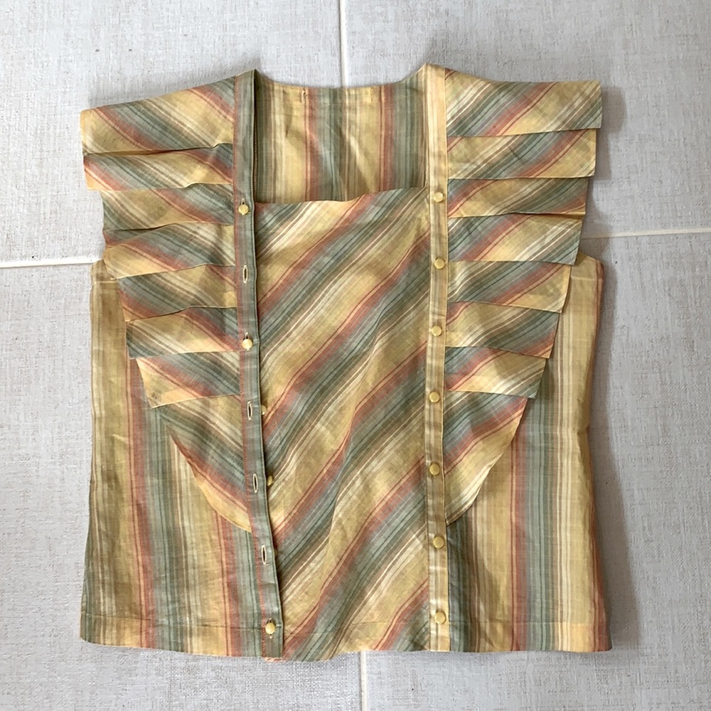 Vintage - Ladies rainbow ruffel top/ blouse sm/med